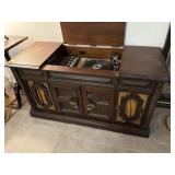 MONTGOMERY WARD CABINET STYLE TURN TABLE W/...