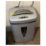 STAPLES PAPER SHREDDER