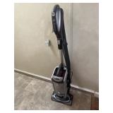 SHARK PROFESSIONAL VACCUM