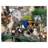 Dog, figurines, swans, Bears can a variety of
