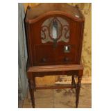 ANTIQUE RADIO ON STAND