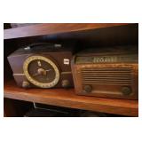 TWO NONWORKING VINTAGE RADIOS