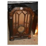 1930S RCA 140 TOMBSTONE RADIO