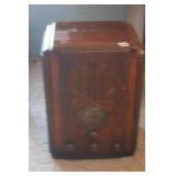 NON WORKING CROSLEY TABLE RADIO