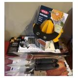 CITRUS JUICER, POULTRY LIFTERS, PIZZA WHEEL, MULTI