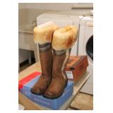 LADIES LIKE NEW BORN BOOTS, SIZE 8