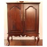 Vtg Queen Anne Style TV Cabinet (Media Armoire)