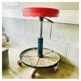 Pneumatic roller seat used in garages or shops