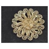 900 SILVER FLORAL BROOCH -8.7 GRAMS TOTAL WEIGHT