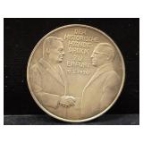 COMMEMORATIVE MEDAL OF THE MEETING BETWEEN LEADERS