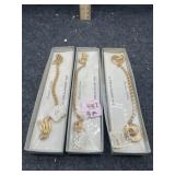 3 PC SWEATER HOLDERS