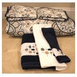 King Size Quilt w/ Pillow Cases & Hand Towels
