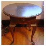 20th Century Queen Anne Style Oval End Table
