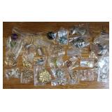Large Assorted Vintage Broaches & Pins Collection