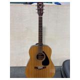 YAMAHA F310 5 STRING GUITAR IN CASE
