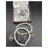 PERAL STYE NECKLACE AND ASSORTED JEWLERY