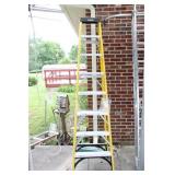 HUSKY 8 FT FIBERGLASS STEP LADDER