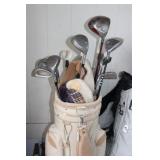 ASSORTED GOLF CLUBS IN CALLAWAY BAG