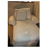 BENCHCRAFT WHITE FABRIC CHAISE