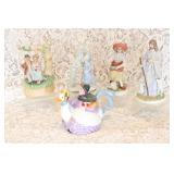 FIGURINES & TEAPOT