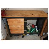 WORKBENCH WITH VISE