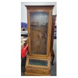 OAK 12 GUN - GUN CABINET W/ ETCHED DESIGN