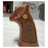 S&W WOODEN PISTOL GRIP