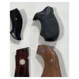 (3) HKS SPEEDLOADERS (NEW), PISTOL GRIPS, -