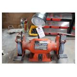 BLACK & DECKER BENCH GRINDER w/worklight