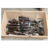 WOOD TOTE AND FLATWARE SET
