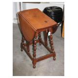 SMALL DROP LEAF ACCENT TABLE
