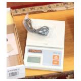 ELECTRONIC SCALE IN BOX