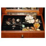 JEWELRY BOX WITH JEWELRY VARIETY
