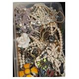 SELECTION OF COSTUME JEWELRY