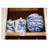 VARIOUS BLUE & WHITE DISHES