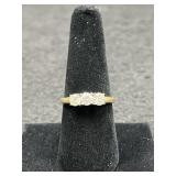 14K GOLD AND 3 DIAMOND RING (1CT TOTAL) - 3.6 GRS