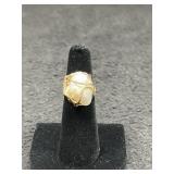 10K GOLD AND BAROQUE PEARL RING - 8.7 GRAMS