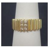 14K GOLD AND DIAMOND LADIES RING - SIZE 4 1/2 -