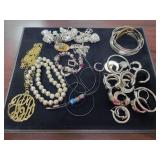 COLLECTION OF COSTUME JEWELRY - EARRINGS,