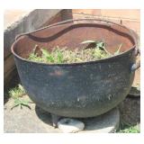 3-Legged Cast Iron Wash Pot/ Cauldron