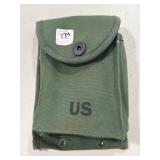 MAGAZINE CARRIER W/ 1 30 ROUND 30M1 MAGAZINE -