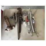 TRAILR HITCH AND PIPE WRENCH