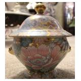 Toyo Golden Peony Cermaic Lidded Vase