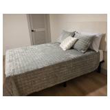 Full Size Bed w/ Bedding, Mattress & Pillows