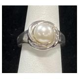 STERLING SILVER & PEARL RING - 6.0GR - SIZE 6.5