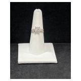 STERLING SILVER WHITE STONE RING - 3.0GR -