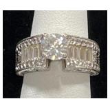 STERLING SILVER & WHITE STONE RING - 7.3GR -