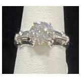 STERLING SILVER WHITE STONE RING - 3.8GR - SIZE 6