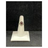 STERLING SILVER & GARNET RING - 3.8GR SIZE 6