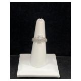 STERLING SILVER & WHITE STONE RING - 3.8GR - SIZE6